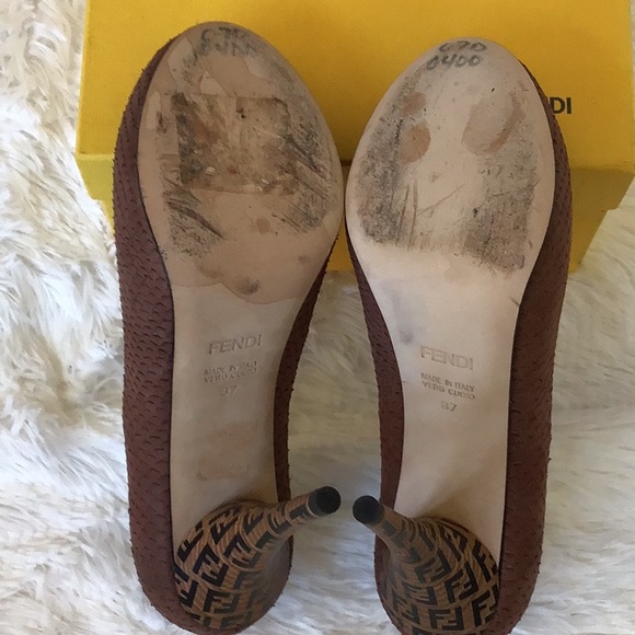 FENDI Décolleté Vitello Python Pumps. - Picture 5 of 11